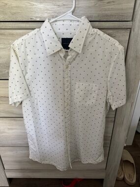 American Eagle Outfitters White Short-Sleeve Button-Down with Navy Micro Print
